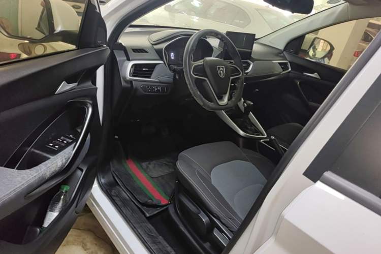 Used Baojun 530 2019 1.5T CVT Elite Model 7 Seats China V Emission Standard Driver Seat