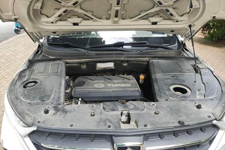 Used Baojun 530 2019 1.5T Manual Elite 7-seater National V Engine Bay