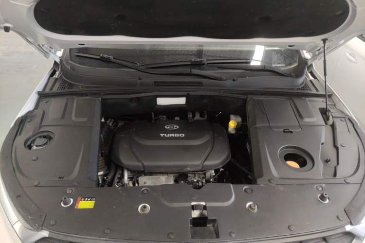 Used Baojun 530 2019 1.5T CVT Luxury Model 7 Seats China V Emission Standard Engine Bay