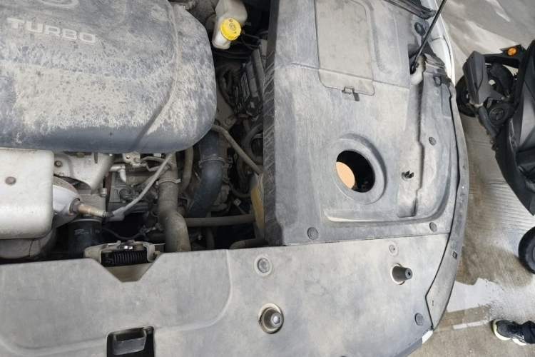 Used Baojun 530 2019 1.5T CVT Luxury 7-seater China VI Engine Bay Left