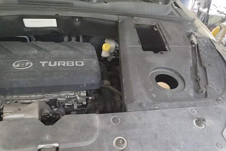 Used Baojun 530 2019 1.5T Manual Luxury 7-seater National V Engine Bay Left