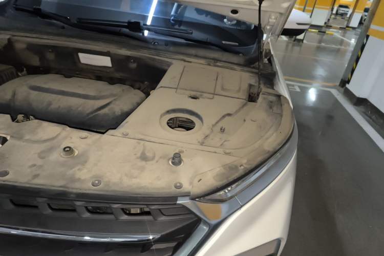Used Baojun 530 2019 1.5T CVT Luxury 7-seater China VI Engine Bay Left