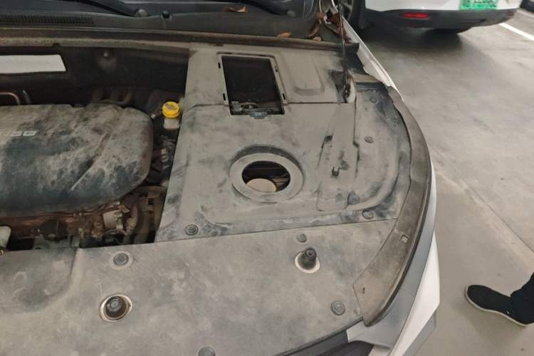 Used Baojun 530 2019 1.5T CVT Elite Version China VI Engine Bay Left