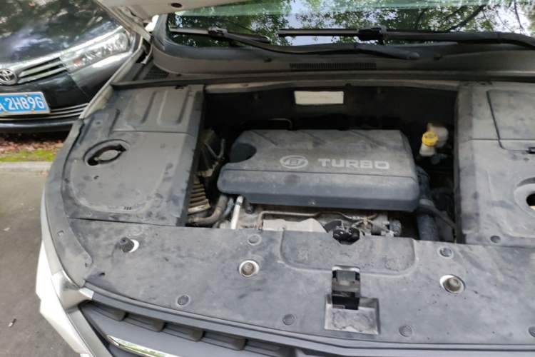 Used Baojun 530 2019 1.5T Manual Elite 7-seater National V Engine Bay Right