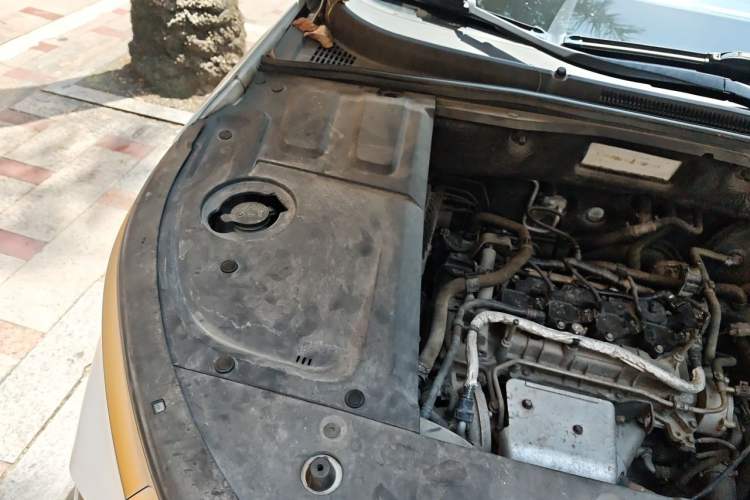Used Baojun 530 2019 1.5T CVT Luxury Model China VI Emission Standard Engine Bay Right