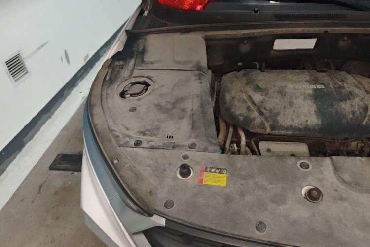 Used Baojun 530 2019 1.5T CVT Elite Version China VI Engine Bay Right
