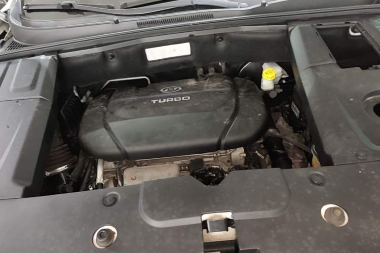 Used Baojun 530 2019 1.5T CVT Elite Model 7 Seats China V Emission Standard Engine Bay