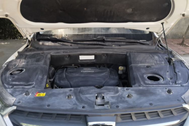 Used Baojun 530 2019 1.5T CVT Luxury Model China VI Emission Standard Engine Bay