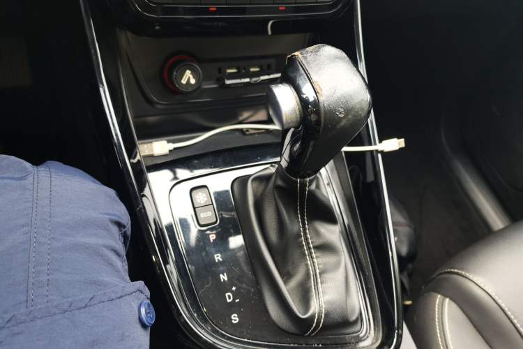 Used Baojun 530 2019 1.5T CVT Luxury Model China V Gear Lever