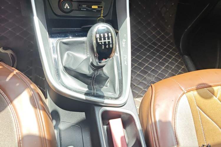 Used Baojun 530 2019 1.5T Manual Comfort Version 7 Seats China V Emission Standard Gear Lever
