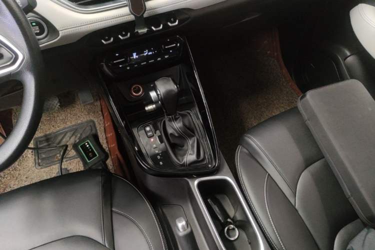Used Baojun 530 2019 1.5T CVT Luxury Model 7 Seats China V Emission Standard Gear Lever