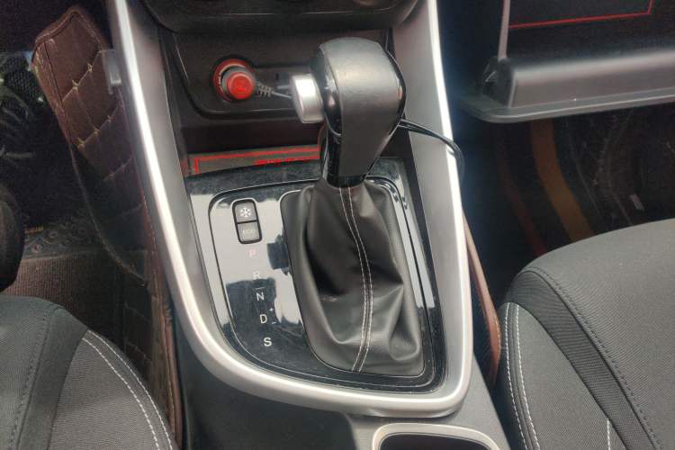 Used Baojun 530 2019 1.5T CVT Elite Model 7 Seats China V Emission Standard Gear Lever