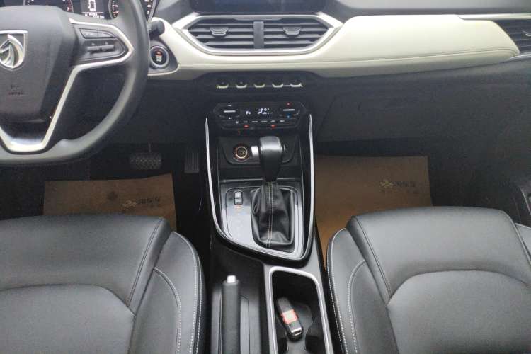 Used Baojun 530 2019 1.5T CVT Luxury Model 7 Seats China V Emission Standard Gear Lever