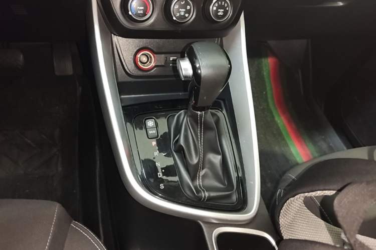 Used Baojun 530 2019 1.5T CVT Elite Model 7 Seats China V Emission Standard Gear Lever