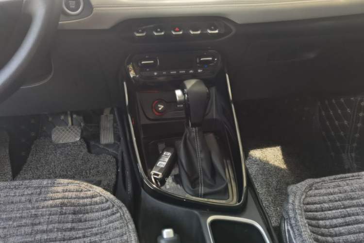 Used Baojun 530 2019 1.5T CVT Luxury Model China VI Emission Standard Gear Lever