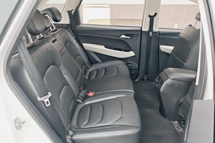 Used Baojun 530 2019 1.5T CVT Luxury Model 7 Seats China V Emission Standard Interior 11