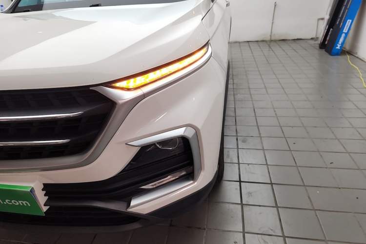 Used Baojun 530 2019 1.5T Manual Luxury 7-seater National V Left Front Headlight