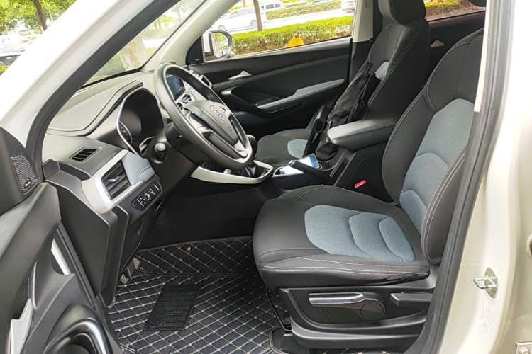 Used Baojun 530 2019 1.5T Manual Elite 7-seater National V Left Front Seat