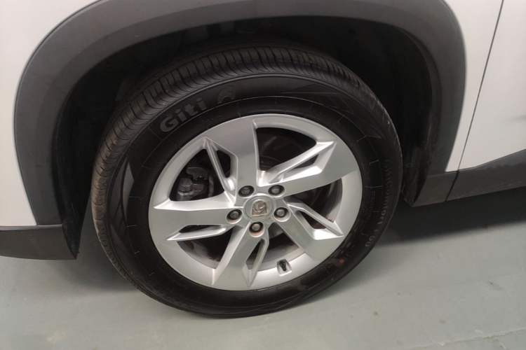 Used Baojun 530 2019 1.5T CVT Luxury Model 7 Seats China V Emission Standard Left Front Wheel Hub