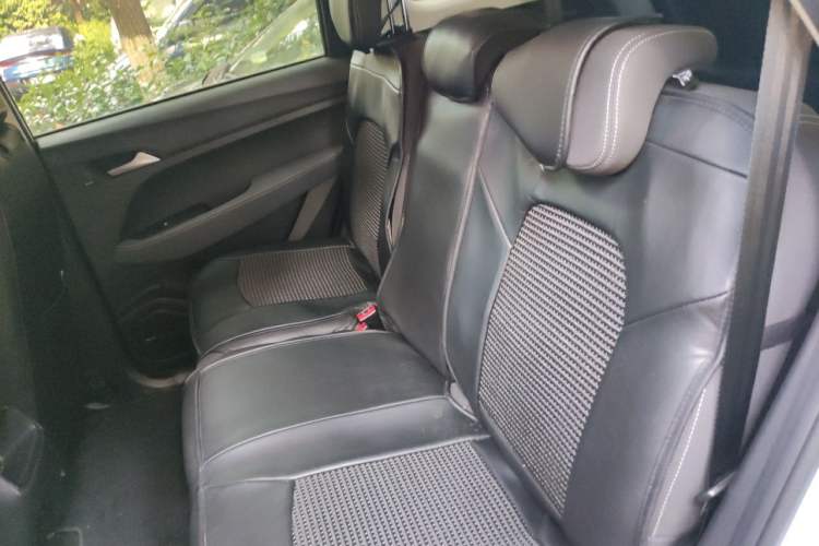 Used Baojun 530 2019 1.5T Manual Elite 7-seater National V Left Rear Seat