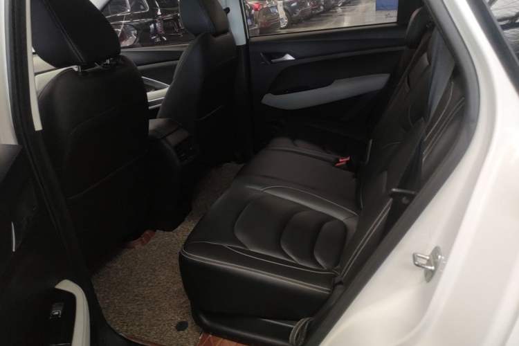 Used Baojun 530 2019 1.5T CVT Luxury Model 7 Seats China V Emission Standard Left Rear Seat