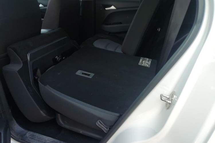 Used Baojun 530 2019 1.5T Manual Elite 7-seater China VI Left Rear Seat