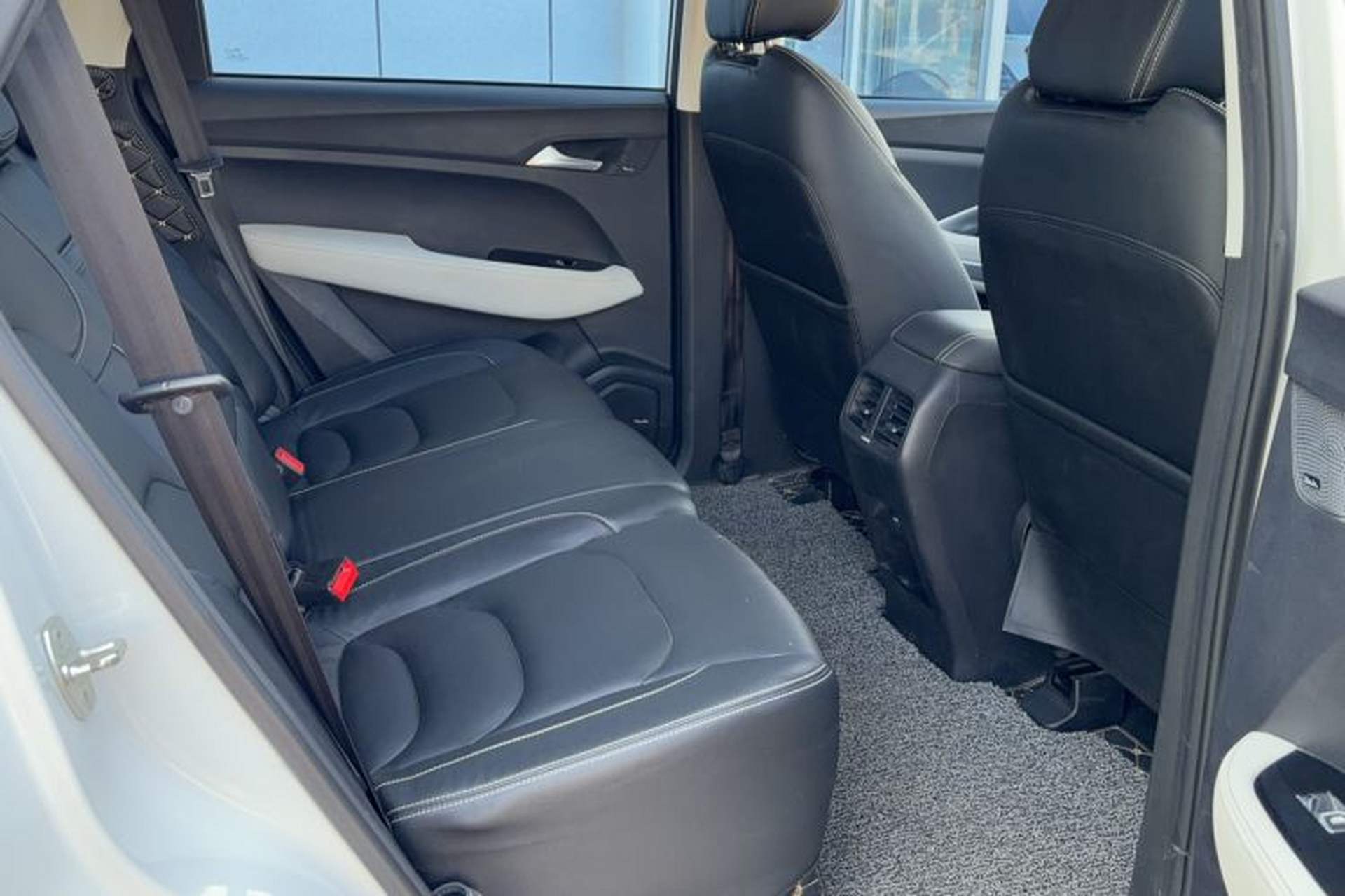 Used Baojun 530 2019 1.5T CVT Luxury Model China VI Emission Standard Left Rear Seat