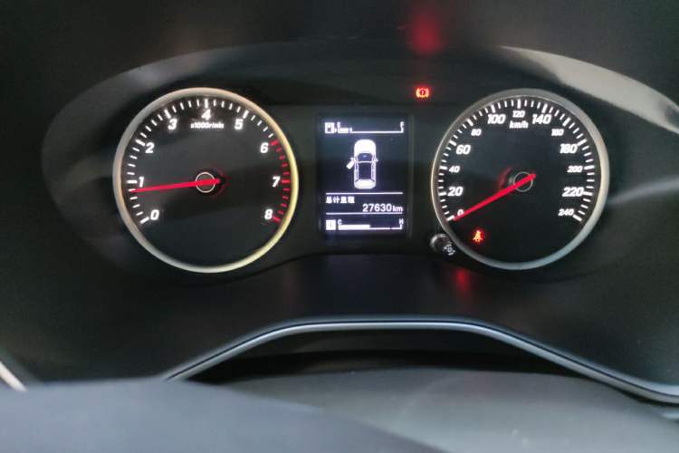 Used Baojun 530 2019 1.5T Manual Elite 7-seater National V Odometer Close Up