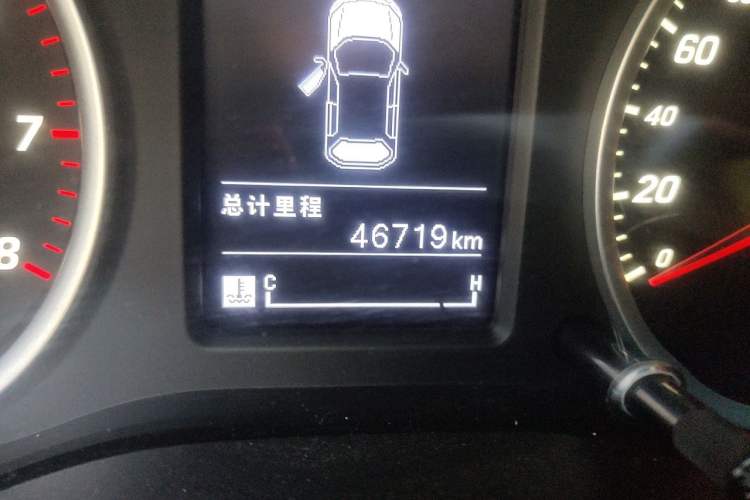 Used Baojun 530 2019 1.5T Manual Elite 7-seater National V Odometer Close Up