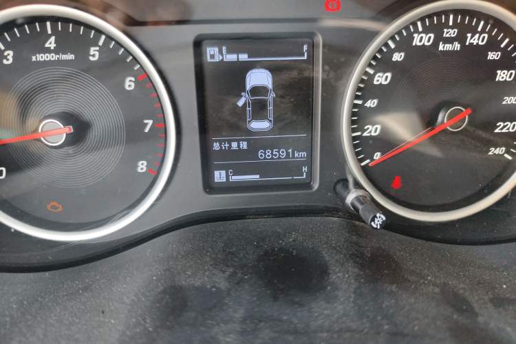 Used Baojun 530 2019 1.5T Manual Comfort Version 7 Seats China V Emission Standard Odometer Close Up