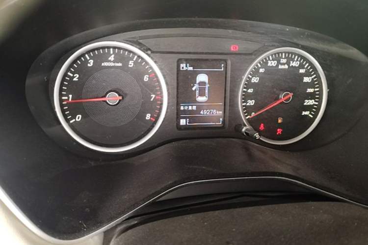 Used Baojun 530 2019 1.5T Manual Luxury 7-seater National V Odometer Close Up