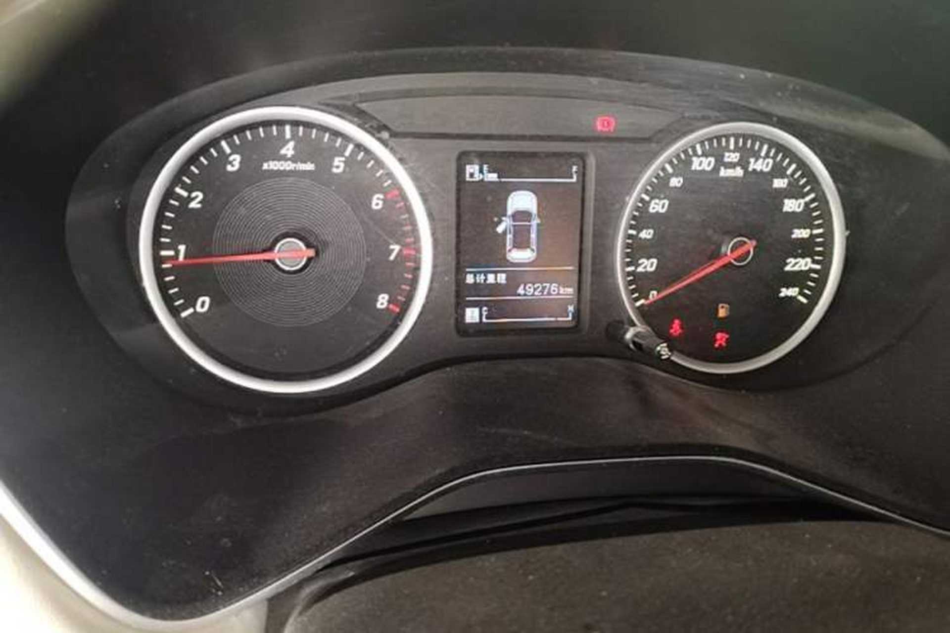 Used Baojun 530 2019 1.5T Manual Luxury 7-seater National V Odometer Close Up