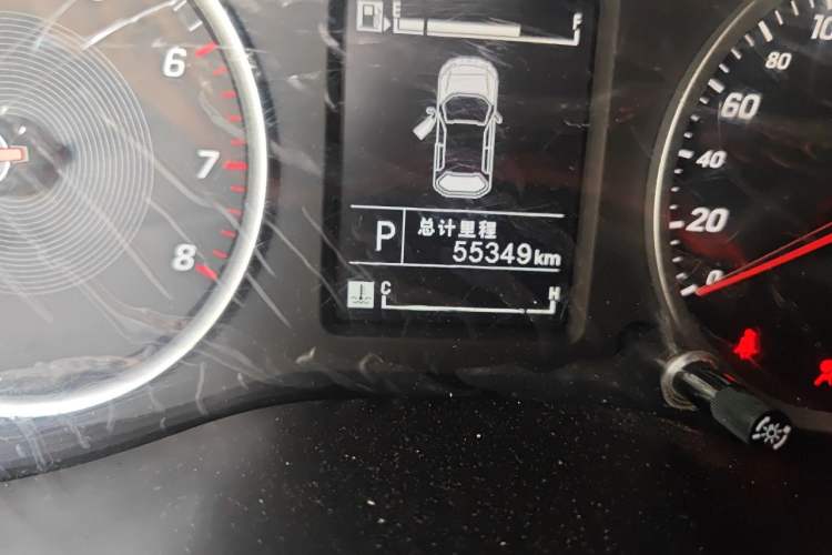 Used Baojun 530 2019 1.5T CVT Luxury 7-seater China VI Odometer Close Up