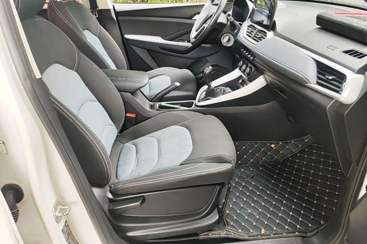 Used Baojun 530 2019 1.5T Manual Elite 7-seater National V Right Front Seat