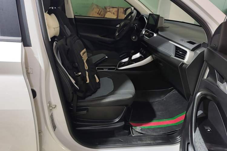 Used Baojun 530 2019 1.5T CVT Elite Model 7 Seats China V Emission Standard Right Front Seat