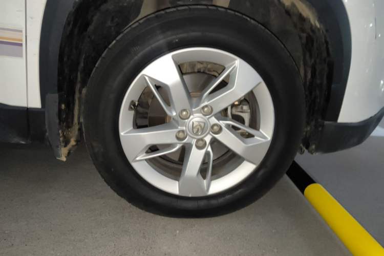 Used Baojun 530 2019 1.5T CVT Luxury 7-seater China VI Right Front Wheel Hub