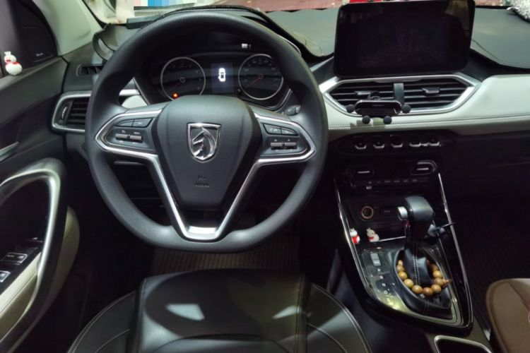 Used Baojun 530 2019 1.5T CVT Luxury Model 7 Seats China V Emission Standard Steering Wheel