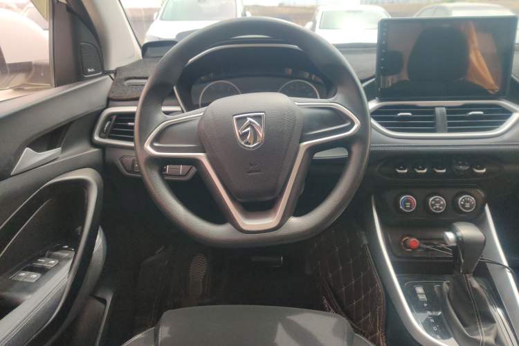 Used Baojun 530 2019 1.5T CVT Elite Model 7 Seats China V Emission Standard Steering Wheel