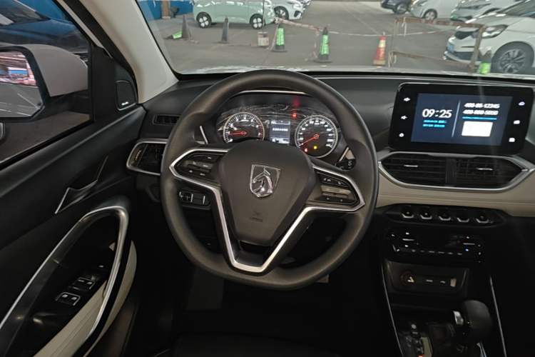 Used Baojun 530 2019 1.5T CVT Luxury Model China V Steering Wheel