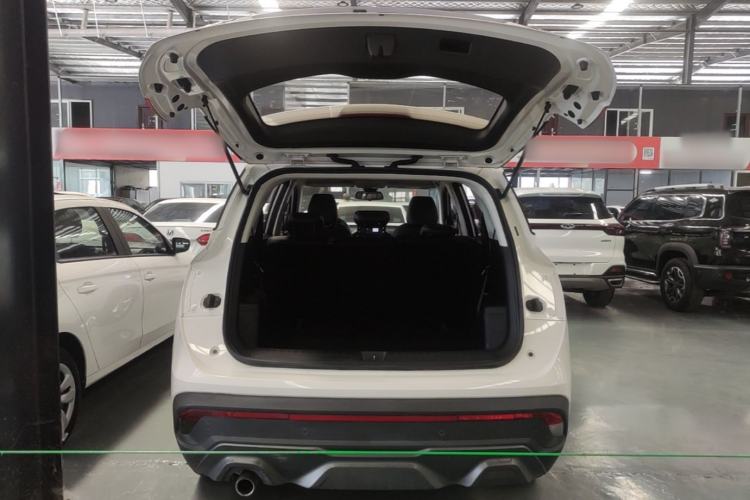 Used Baojun 530 2019 1.5T CVT Luxury Model 7 Seats China V Emission Standard Trunk
