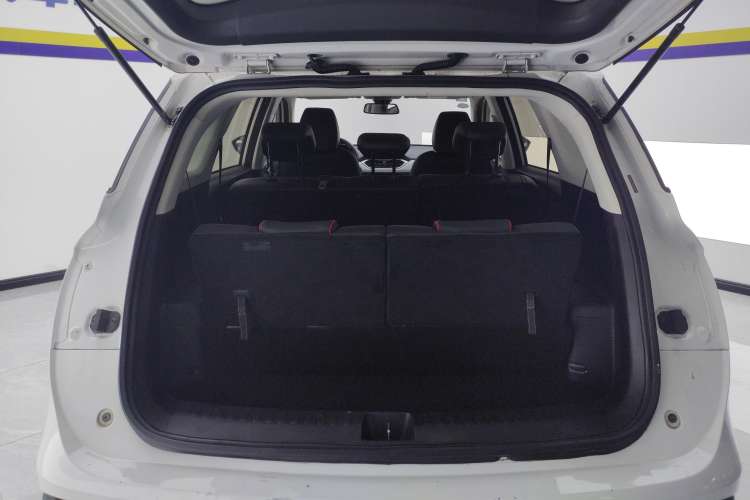 Used Baojun 530 2019 1.5T CVT Luxury Model 7 Seats China V Emission Standard Trunk
