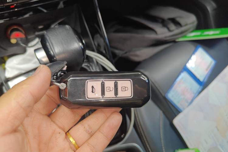 Used Baojun 530 2019 1.5T CVT Luxury 7-seater China VI Vehicle Key
