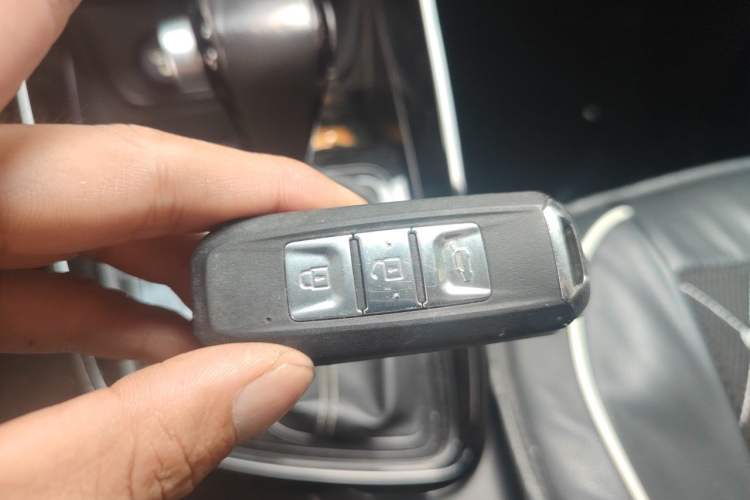 Used Baojun 530 2019 1.5T CVT Luxury Model China VI Emission Standard Vehicle Key