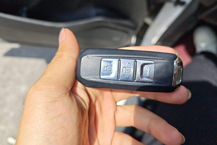 Used Baojun 530 2019 1.5T CVT Luxury Model China VI Emission Standard Vehicle Key