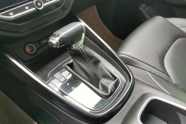 Used Baojun 530 2020 1.5T CVT Prestige Connected Version 7 Seats Gear Lever