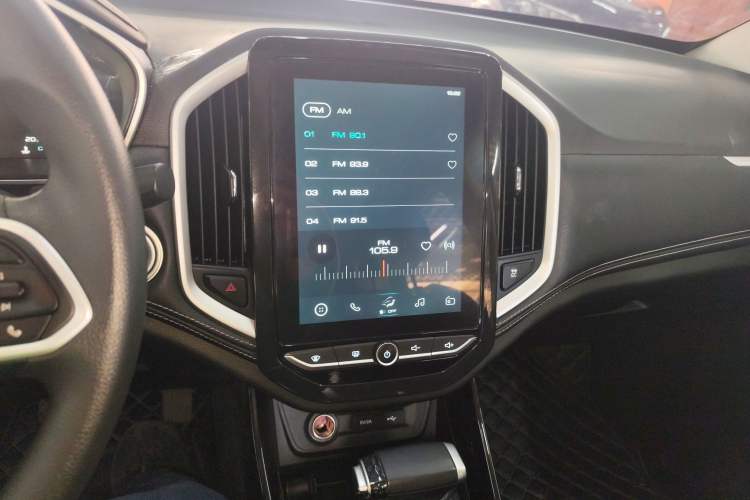 Used Baojun 530 2020 1.5T CVT Luxury Connected Version 6 Seats Audio And AC Panel