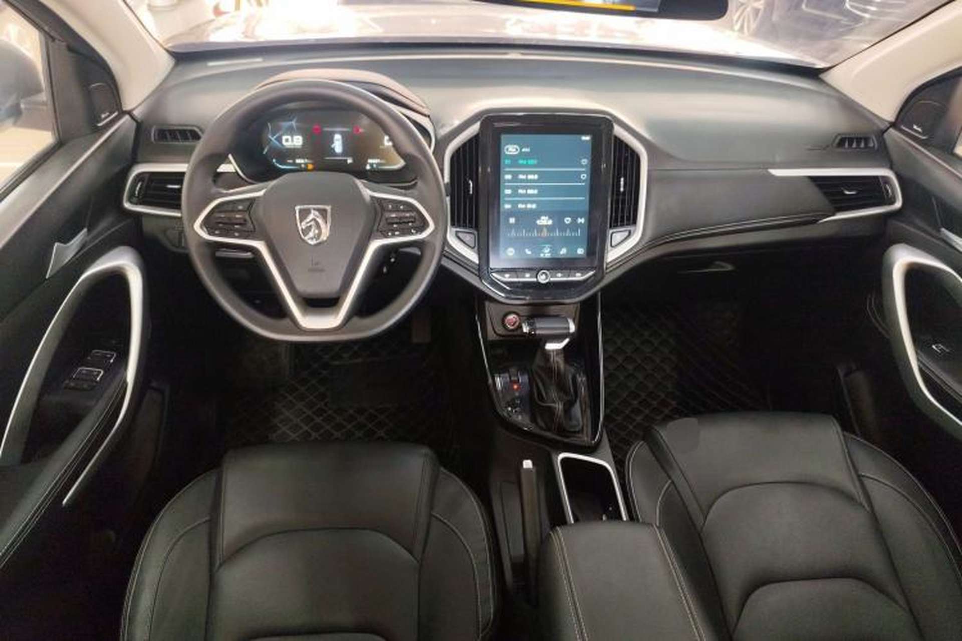 Used Baojun 530 2020 1.5T CVT Luxury Connected Version 6 Seats Center Console