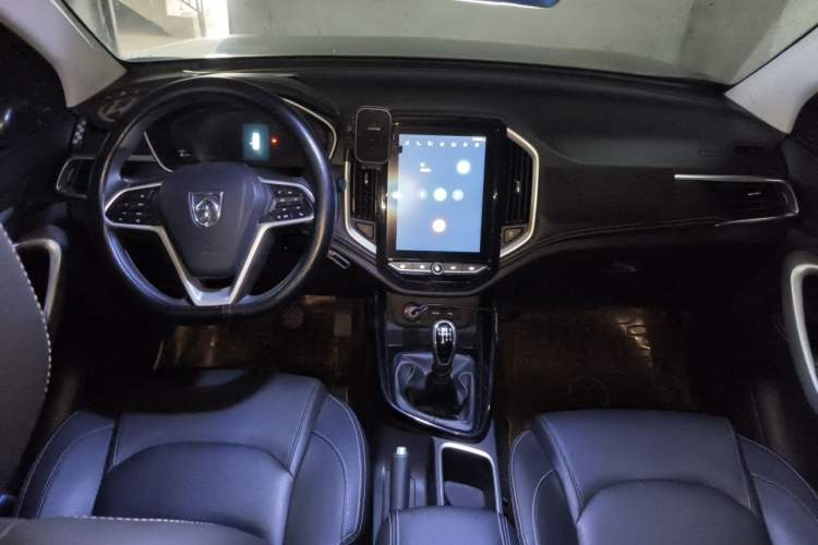 Used Baojun 530 2020 1.5T Manual Luxury Version 6 Seats Center Console