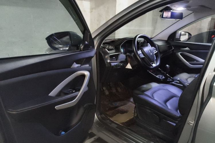 Used Baojun 530 2020 1.5T Manual Luxury Version 6 Seats Driver Seat