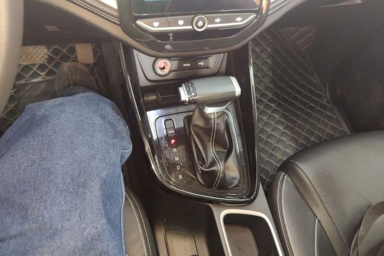 Used Baojun 530 2020 1.5T CVT Luxury Connected Version 6 Seats Gear Lever